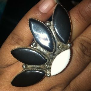 M&S Black/White Ceramic 1/2 Flower Ring